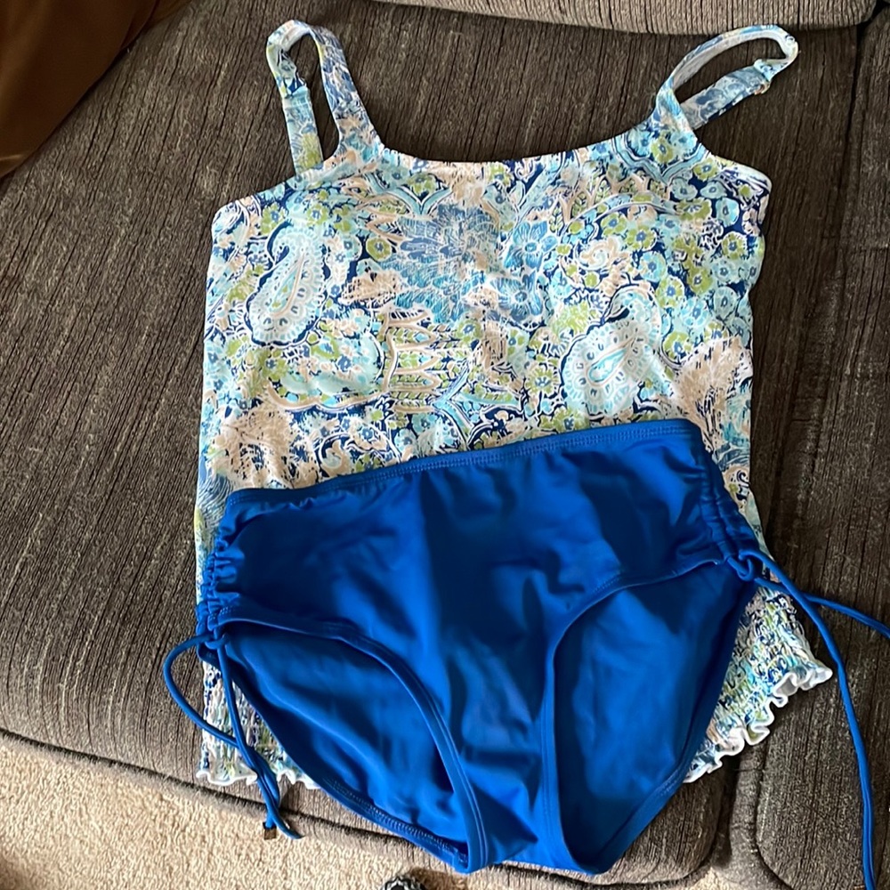 Women’s Liz Clairborne size Sm tankini swim set